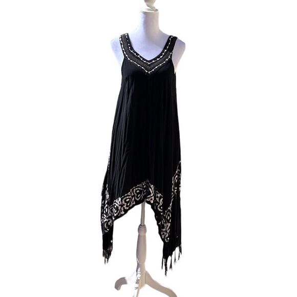 Riviera Sun sz M blk&wht batik w/ fringe & a crazy cute hem GUC - Picture 1 of 10